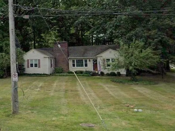 23200 Bryden Rd, Shaker Heights, OH 44122