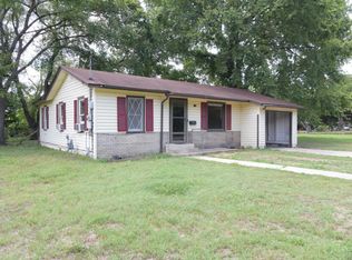 922 E Bowie St, Luling, TX 78648