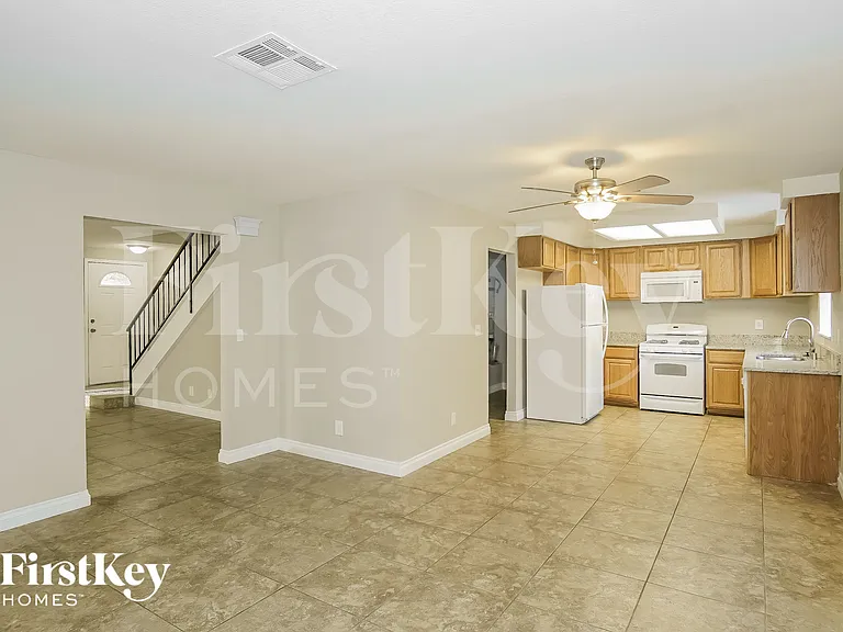 1727 Duarte Dr — Photo 3