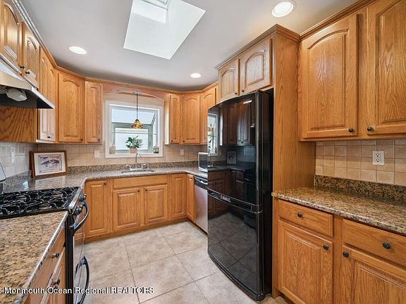 3rd image of 154 Bonaire Drive