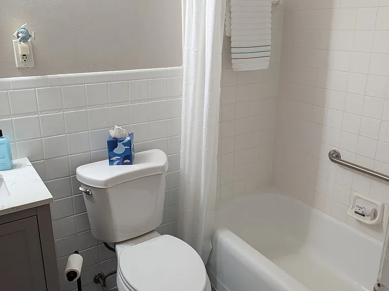 623 Crestview Dr — Photo 5
