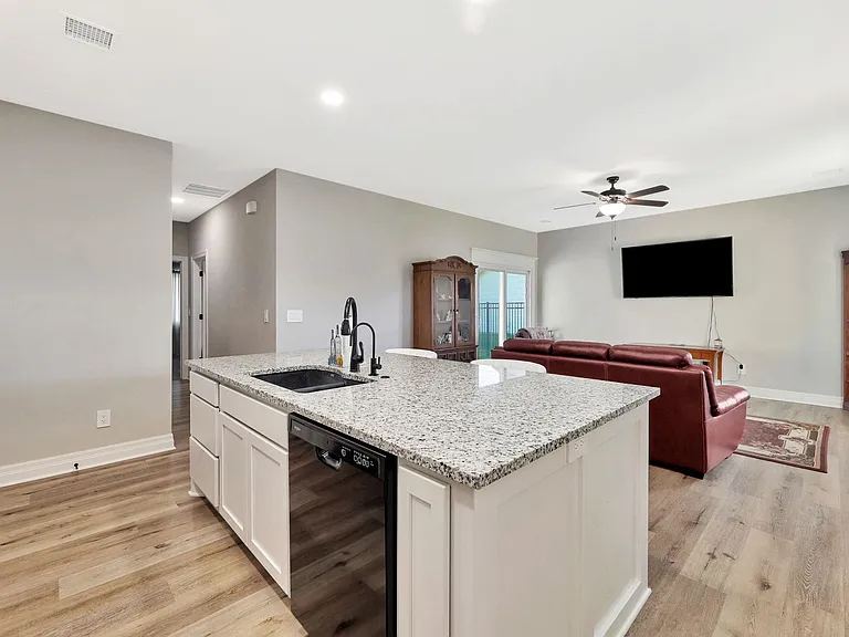 932 N Cloverleaf St — Photo 13