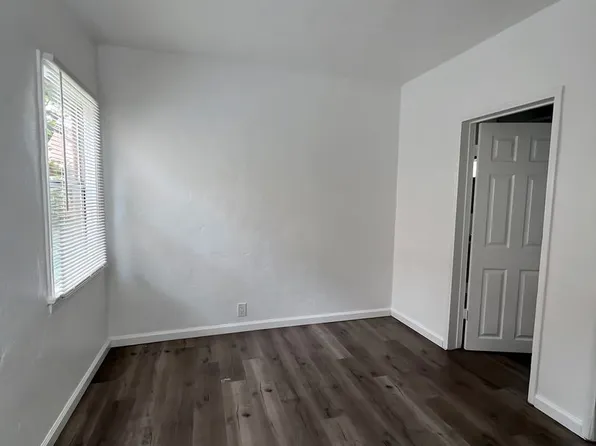 540 W 49th St #540A, Los Angeles, CA 90037