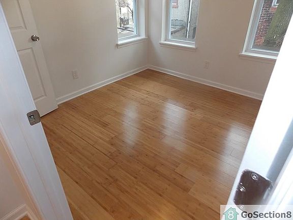 4th image of 2527 N Myrtlewood St