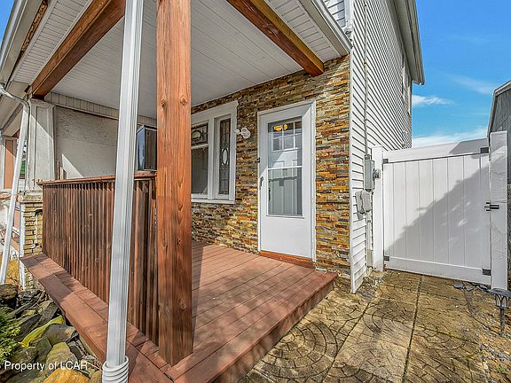 4th image of 132 Espy St