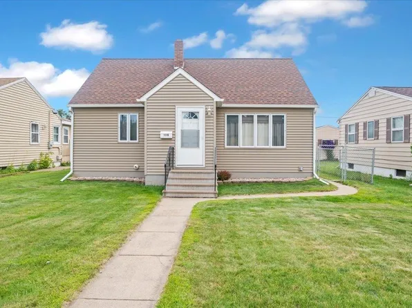 1115 12th St S, Virginia, MN 55792