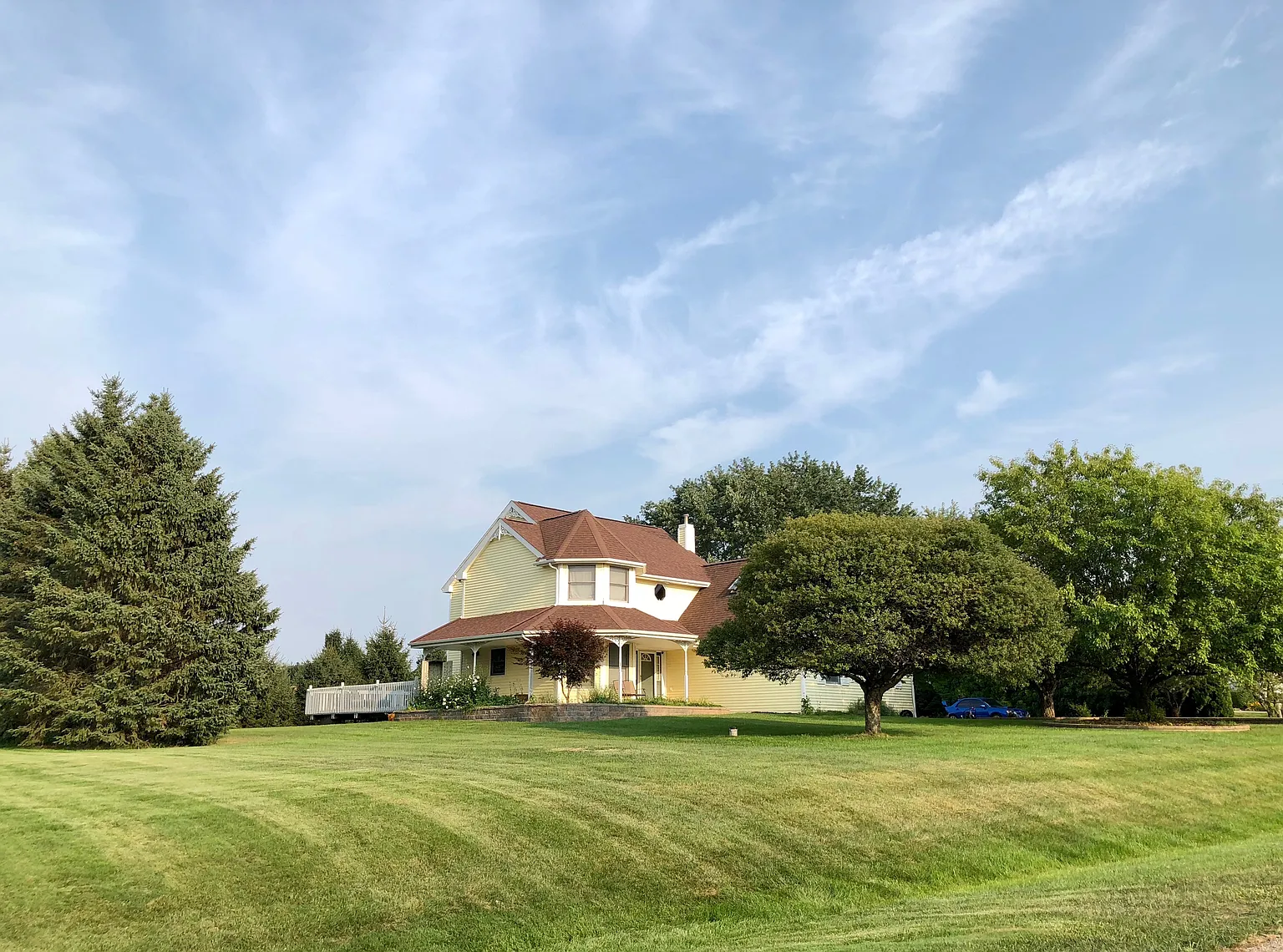 7647 Wellington Rd photo 1