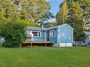32 Fairview Ln, Portsmouth, RI 02871