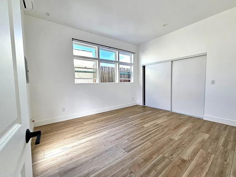 2711 W 60th St — Photo 28
