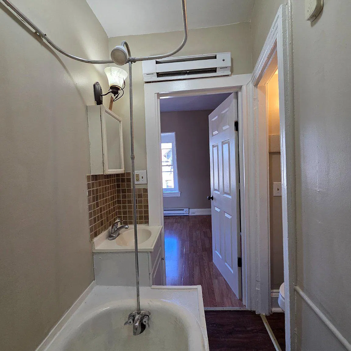 1 bed, 1.0 bath, $805 — Photo 3