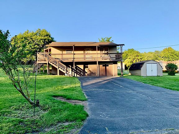 3rd image of 23 Circle Dr