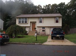 25 Woodshire Dr, Sicklerville, NJ 08081