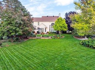 7 Burgundy Ct, Bloomington, IL