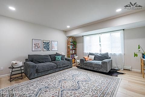 2nd image of 6925 Windsor Pl