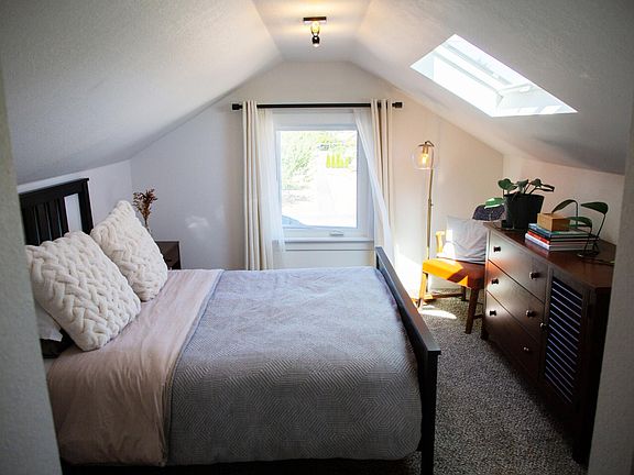 Upstairs Primary Bedroom