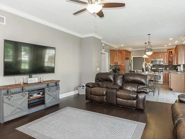 1608 Whitmer Ct — Photo 12