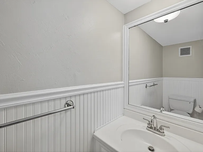 207 5th Ave SW #202 — Photo 17