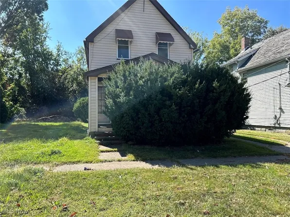 15926 Whitcomb Rd, Cleveland, OH 44110