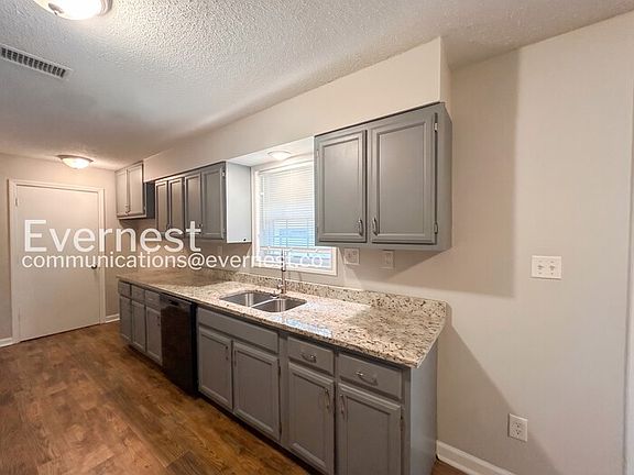 4th image of 5884 Caroline Dr