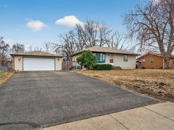 1009 Sunkist Pkwy N, Brooklyn Park, MN 55444