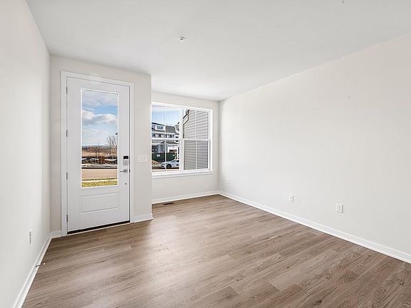 4th image of 906 Dogwood Ct