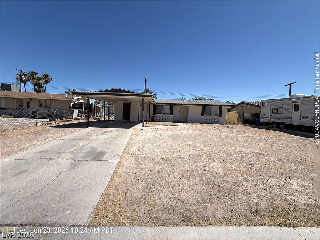 3 bed, 1.5 bath, 1052 sqft, $1,701 — Photo 1