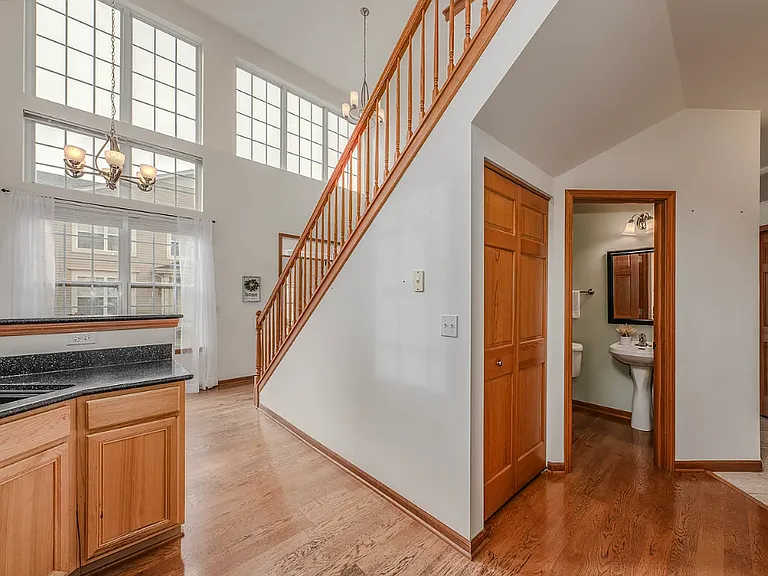 142 W Park Ave #D — Photo 16