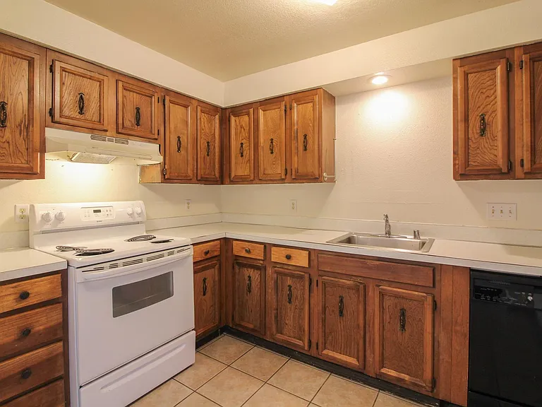 3510 W 10th Ave #B — Photo 2