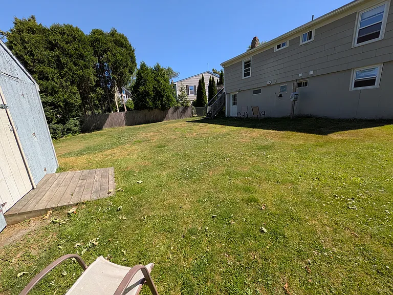 118 Center Ave — Photo 18