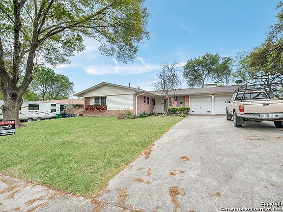 3rd image of 104 Beechwood Ln