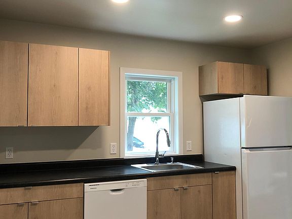 2nd image of 816 Gorton Ave NW