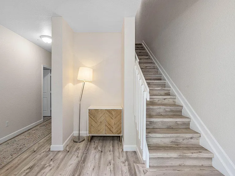 48 NW Hawthorne Pl — Photo 8