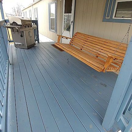 Large deck w/ 3 person swing