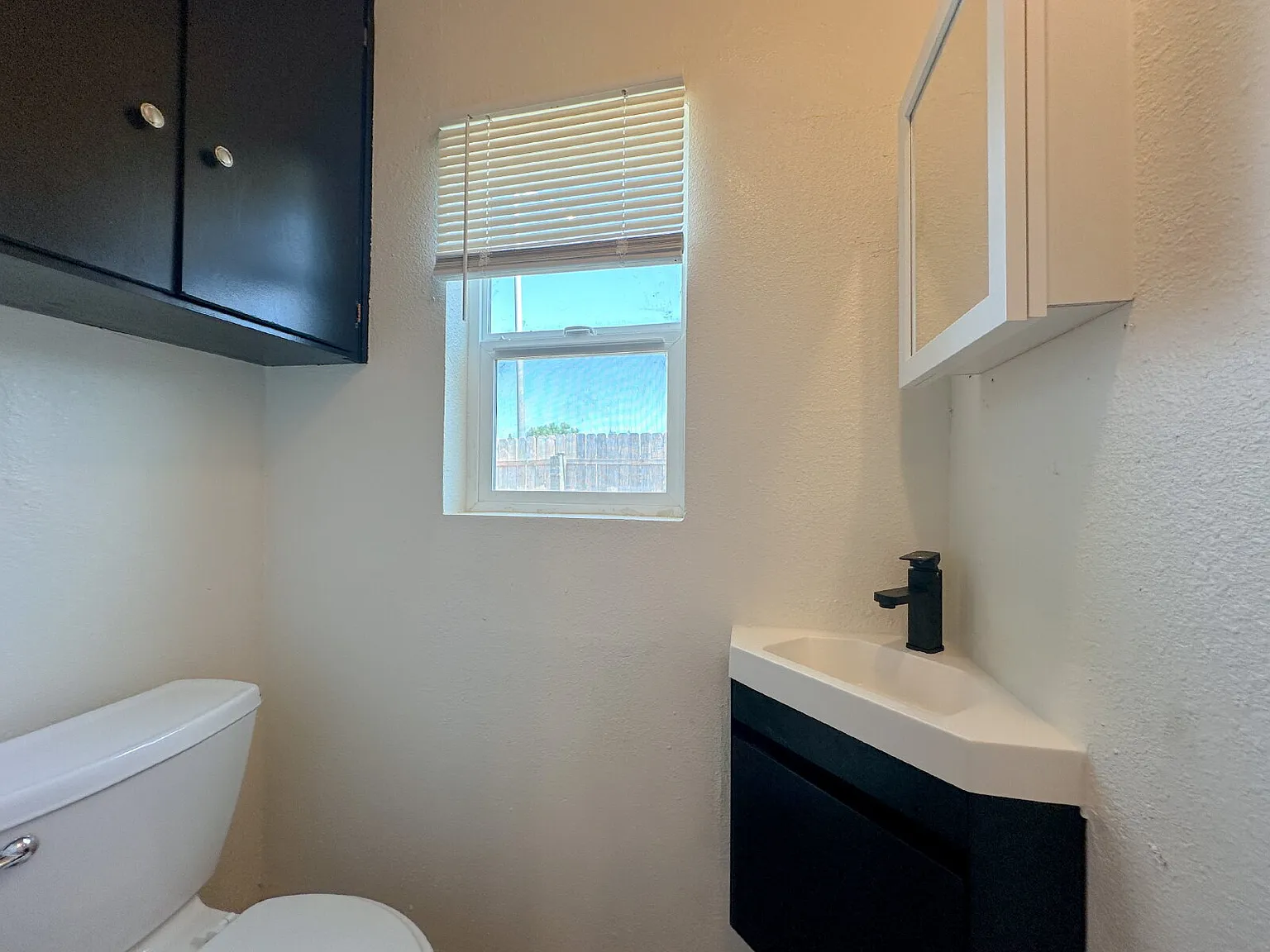 1 bed, 1.0 bath, $950 — Photo 3