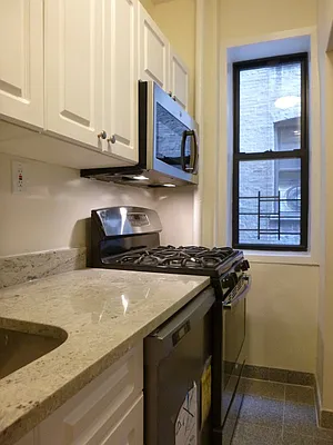 Rented by Bohemia Realty Group | media 6