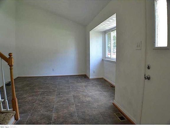 3rd image of 329 Grenfell Ave