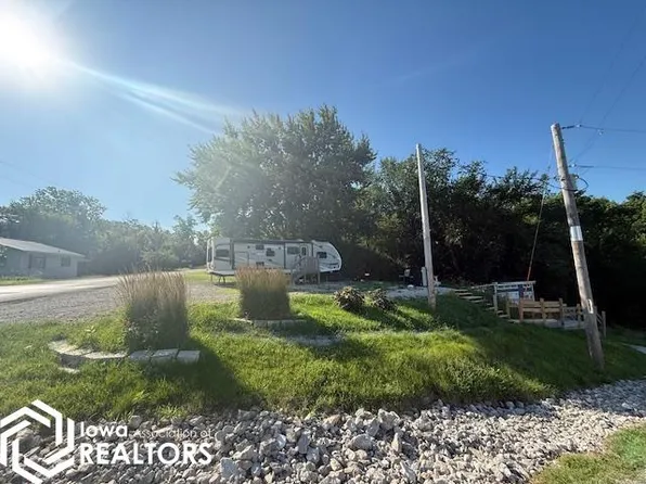 6100 N Lakeshore Dr, Brooklyn, IA 52211