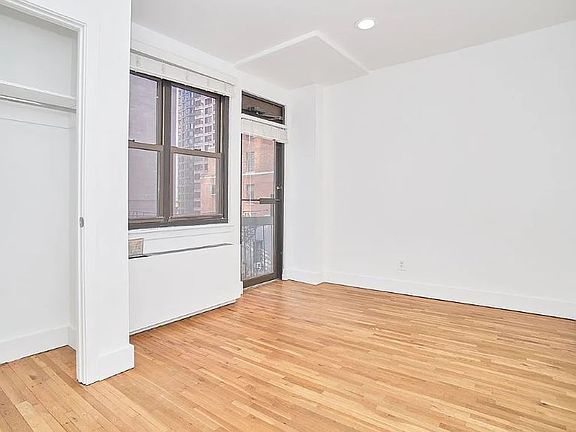 5th image of 213 E 37th St #6L