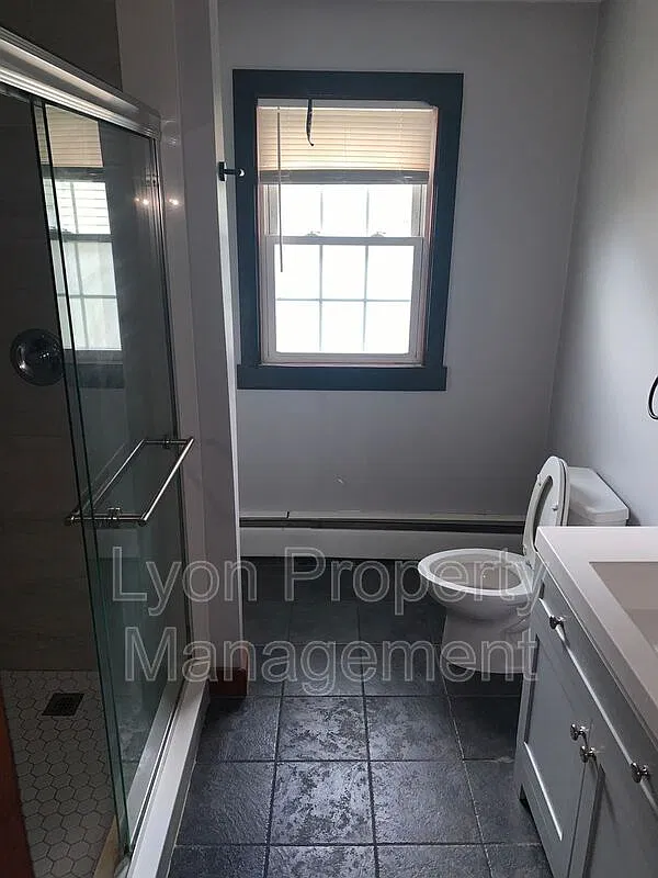 2 bed, 1.0 bath, $1,525 — Photo 3
