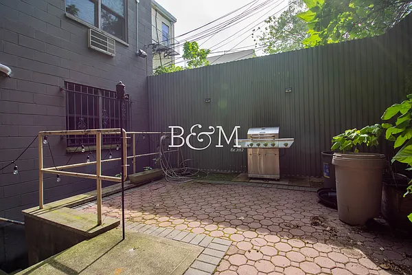 Rented by Brick&Mortar | media 18