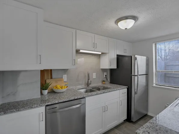 1022 Galliton Ct APT D, Columbus, OH 43220