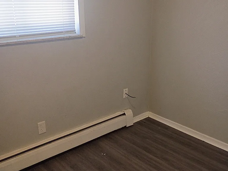 251 Graham St — Photo 5