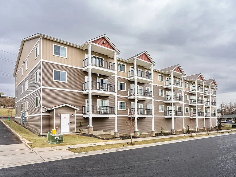 River City Apartments — Photo 11
