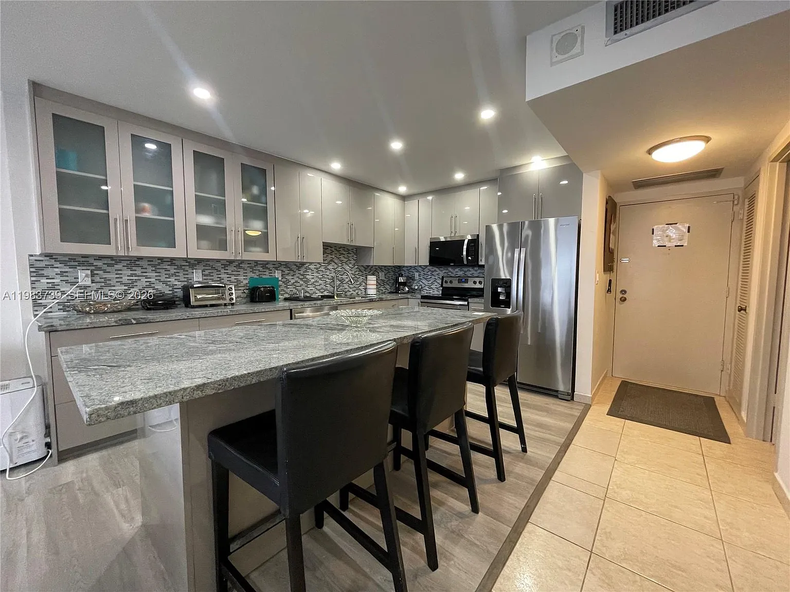Sea Air Towers Condo — Photo 3