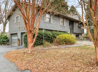 8 Country Ln, Candler, NC 28715