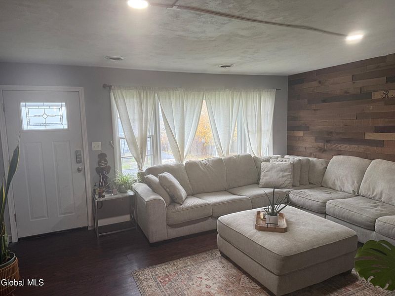 3rd image of 752 7th Avenue