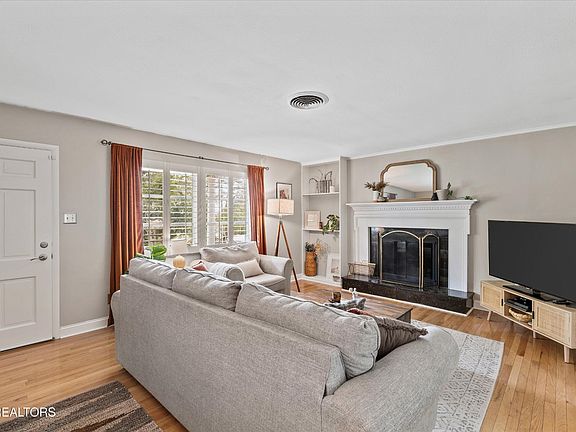 5th image of 8037 Sabre Dr