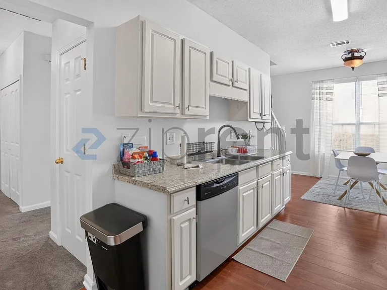 2354 Charleston Pointe SE — Photo 17