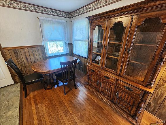 5th image of 3054 Hermitage Ave