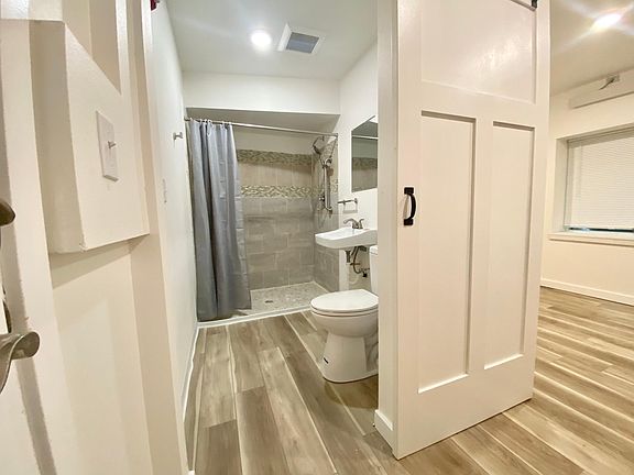3rd image of 5006 15th Ave NE #B02